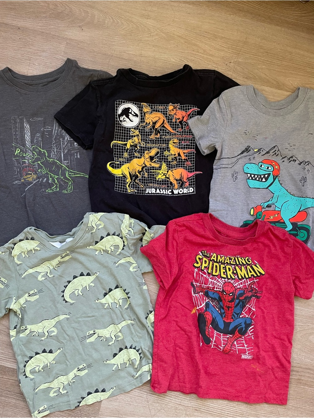 Boys Bundle of 5 T-shirts size 4T